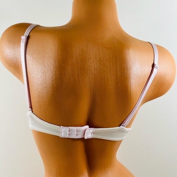 34B Victoria’s Secret Bombshell Plunge Push Up Bra - Picture 3 of 10